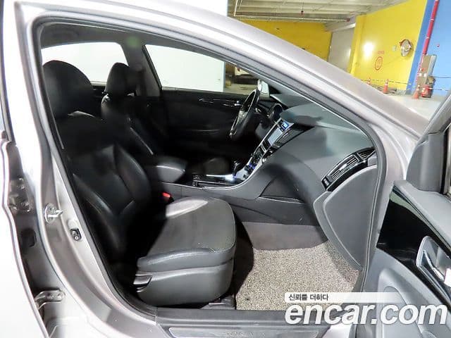 Hyundai YF Sonata Premier, 2011 8