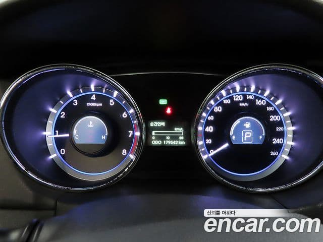 Hyundai YF Sonata Premier, 2011 9