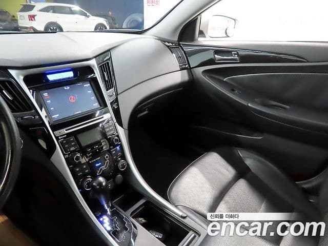 Hyundai YF Sonata Premier, 2011 11