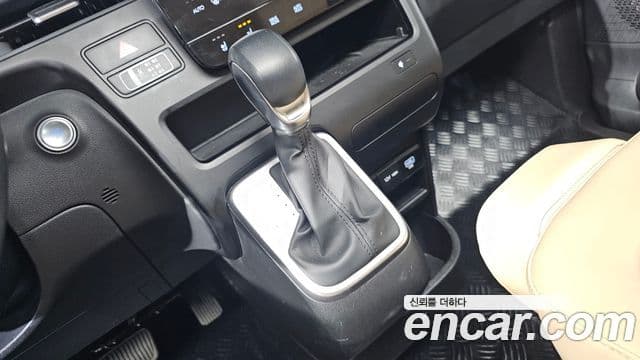 Hyundai Staria Modern, 2025 9
