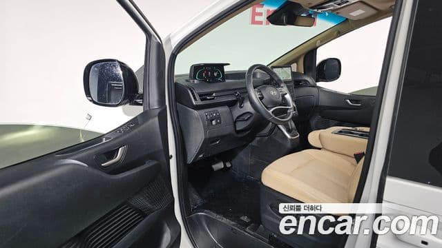 Hyundai Staria Modern, 2025 10