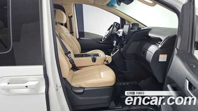 Hyundai Staria Modern, 2025 11