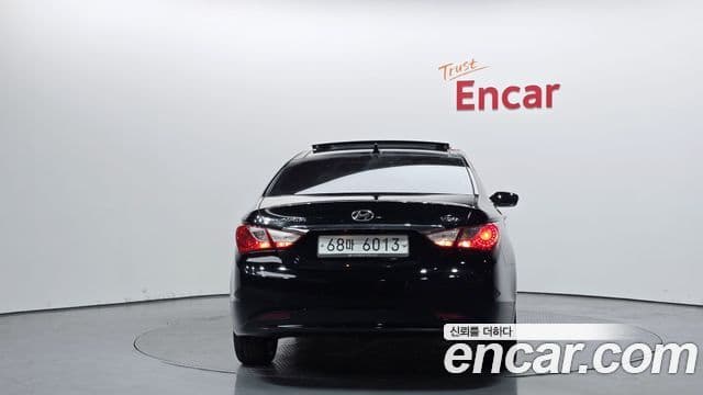 Hyundai YF Sonata Premier, 2011 4