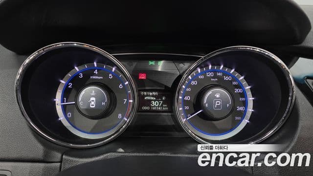 Hyundai YF Sonata Premier, 2011 8