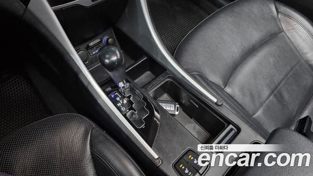 Hyundai YF Sonata Premier, 2011 9