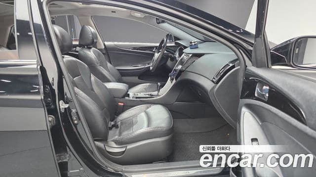 Hyundai YF Sonata Premier, 2011 10