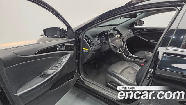 Hyundai YF Sonata Premier, 2011 11