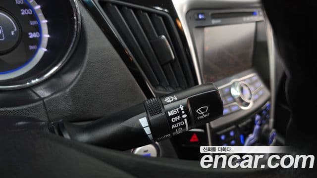 Hyundai YF Sonata Premier, 2011 16