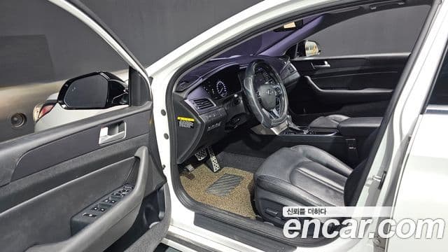 Hyundai LF Sonata Special, 2016 10