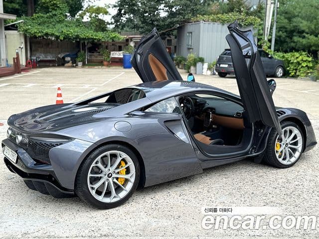 맥라렌 아투라 3.0 купе, 2023 3