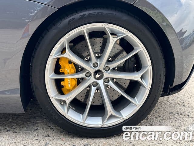 맥라렌 아투라 3.0 купе, 2023 18