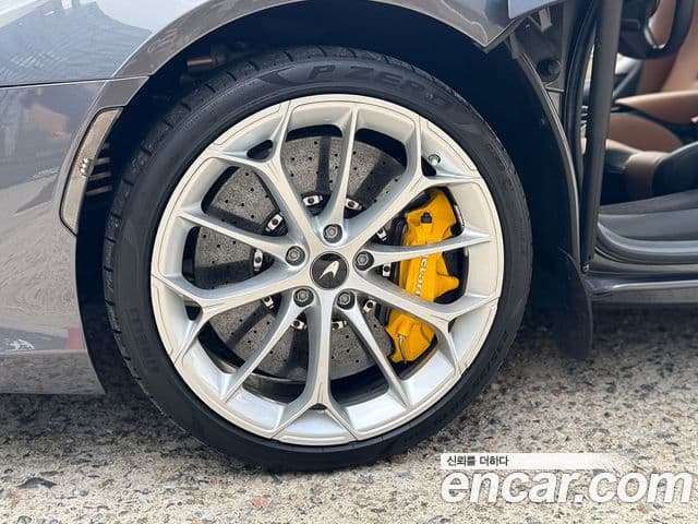 맥라렌 아투라 3.0 купе, 2023 19