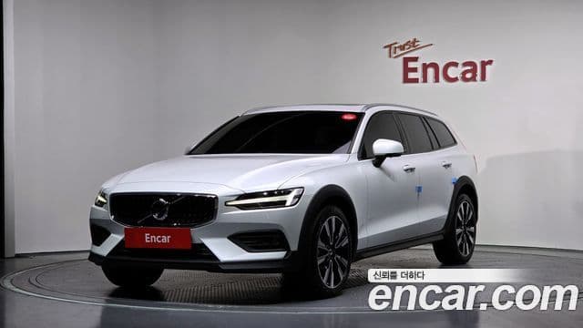 Volvo V60 Cross Country 2세대 B5 Pro AWD, 2022 1