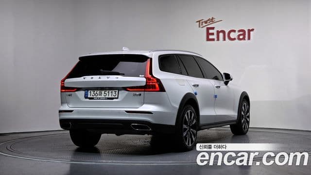 Volvo V60 Cross Country 2세대 B5 Pro AWD, 2022 2