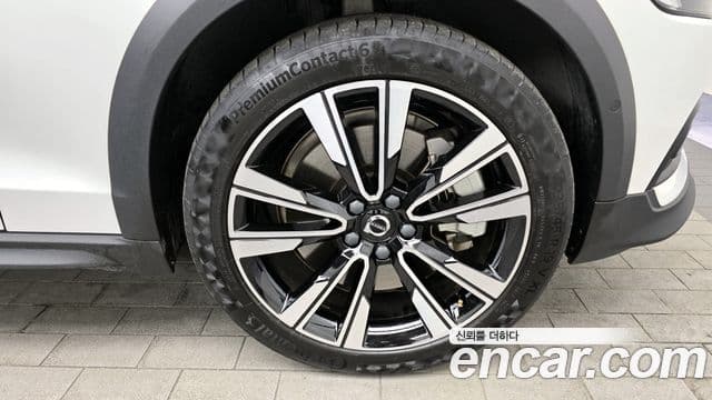 Volvo V60 Cross Country 2세대 B5 Pro AWD, 2022 все фото