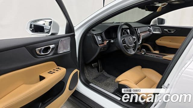 Volvo V60 Cross Country 2세대 B5 Pro AWD, 2022 10