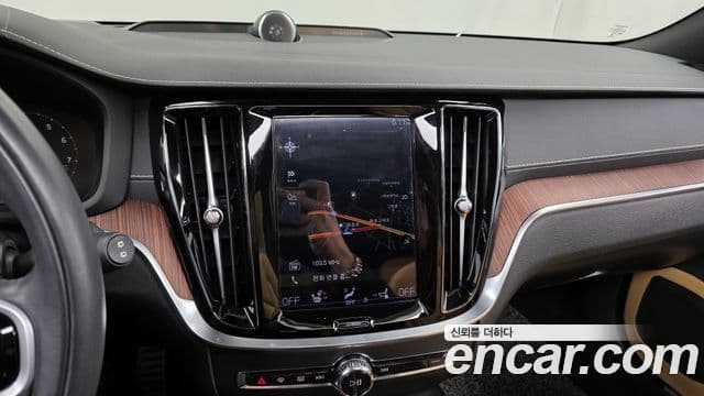 Volvo V60 Cross Country 2세대 B5 Pro AWD, 2022 14