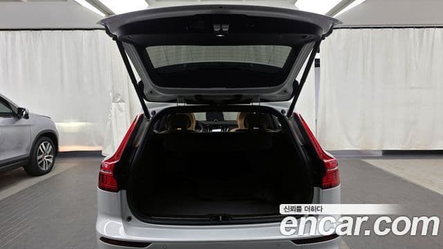 Volvo V60 Cross Country 2세대 B5 Pro AWD, 2022 20