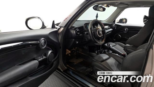 Mini Cooper 3세대, 2024 10