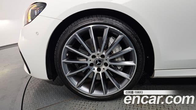 Mercedes-Benz E-класс W213 AMG Line, 2022 все фото