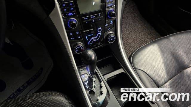 Hyundai YF Sonata Premier, 2011 9