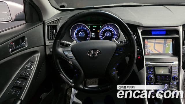 Hyundai YF Sonata Premier, 2011 13