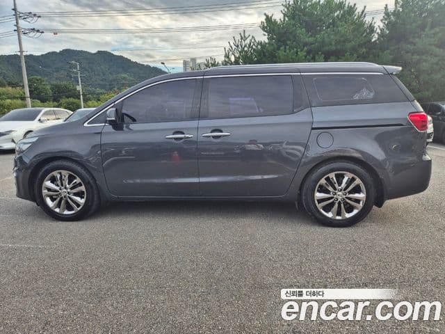 Kia All New Carnival Prestige, 2018 4