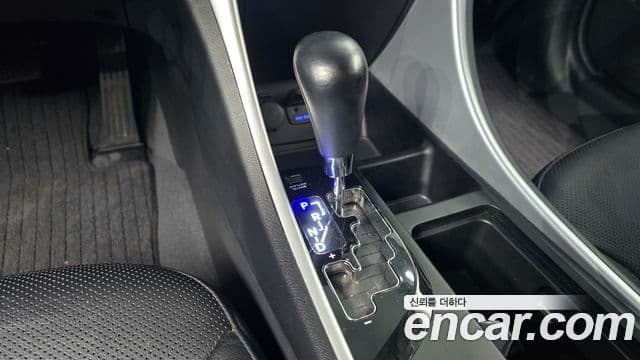 Hyundai YF Sonata чёрный, 2011 9