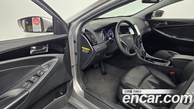 Hyundai YF Sonata чёрный, 2011 11