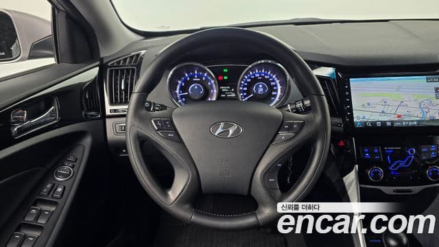 Hyundai YF Sonata чёрный, 2011 13