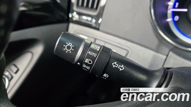 Hyundai YF Sonata чёрный, 2011 18