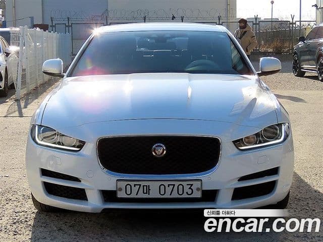 Jaguar XE Prestige, 2016 1
