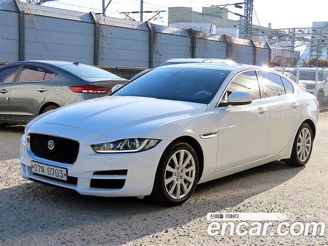 Jaguar XE Prestige, 2016 2