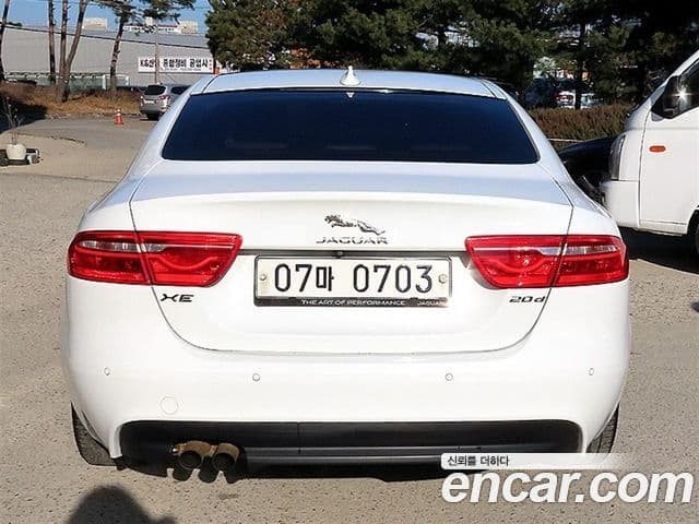 Jaguar XE Prestige, 2016 4