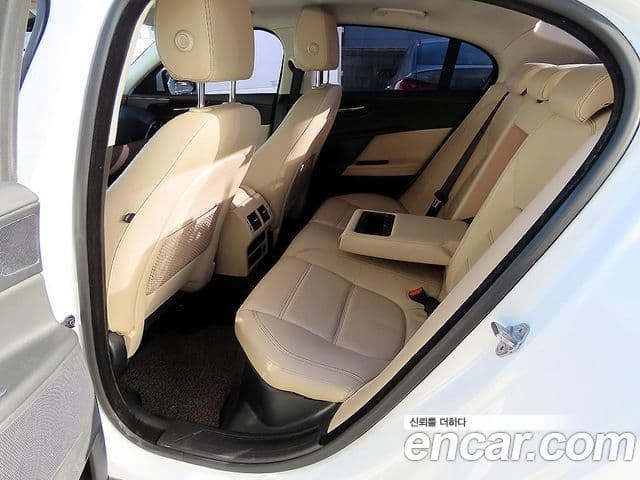 Jaguar XE Prestige, 2016 6