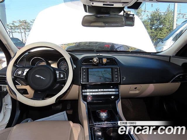 Jaguar XE Prestige, 2016 7