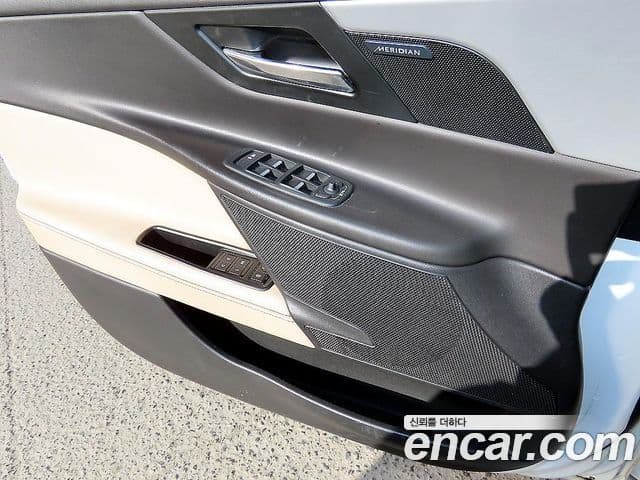 Jaguar XE Prestige, 2016 11