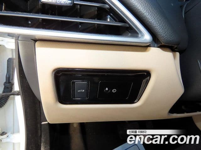 Jaguar XE Prestige, 2016 12