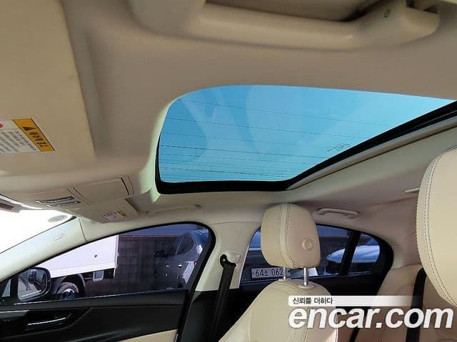 Jaguar XE Prestige, 2016 18