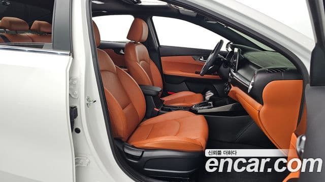 Kia The / новый New K3 2세대 Signature, 2023 10