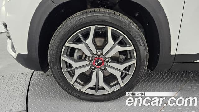 Kia Seltos Signature, 2021 все фото