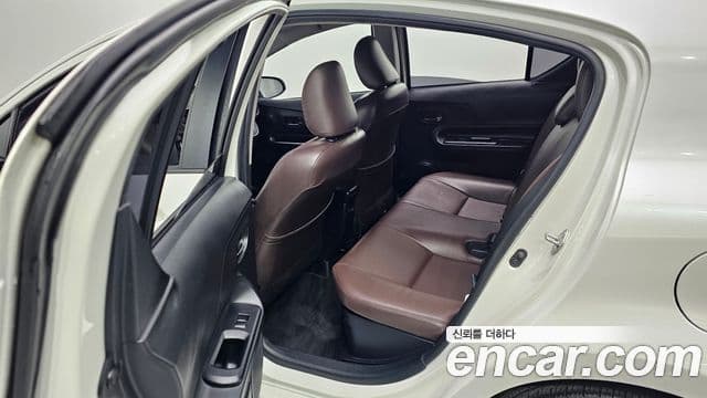 Toyota 프리우스 C, 2019 12