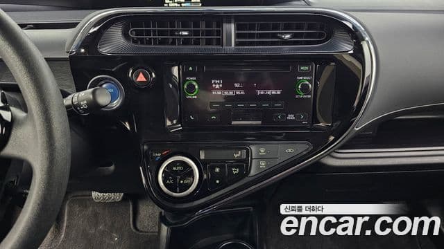 Toyota 프리우스 C, 2019 15