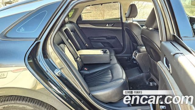 Kia K5 3세대 Signature, 2021 11