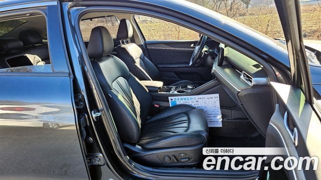 Kia K5 3세대 Signature, 2021 12