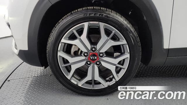 Kia Seltos Signature, 2021 все фото