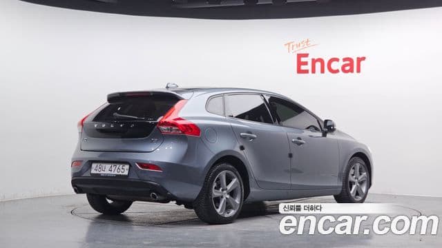 Volvo V40 2세대, 2018 2