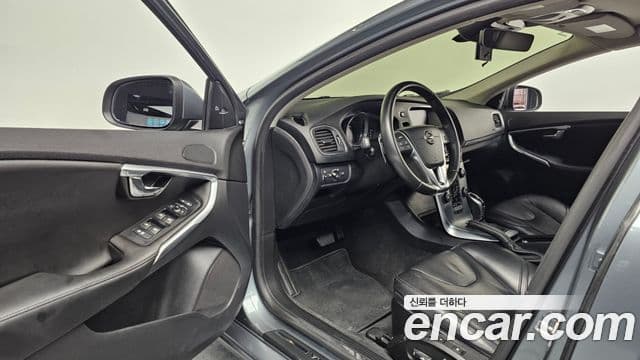 Volvo V40 2세대, 2018 10