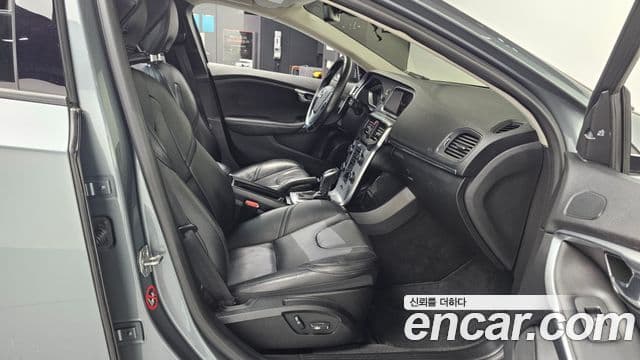 Volvo V40 2세대, 2018 11