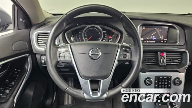 Volvo V40 2세대, 2018 13